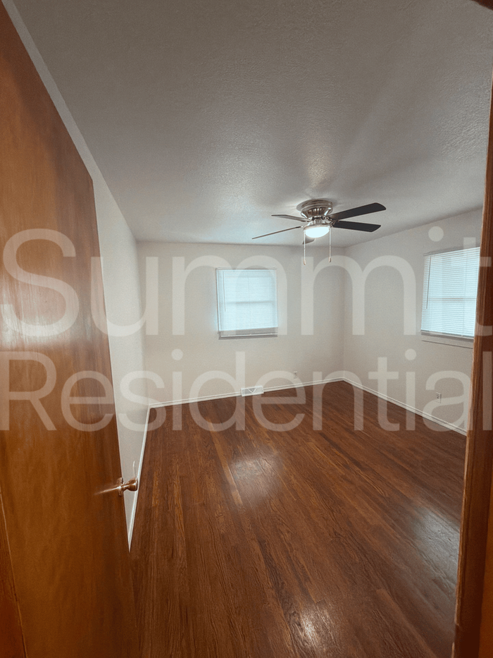 5409 Sw 16th St - Photo 6 of 8