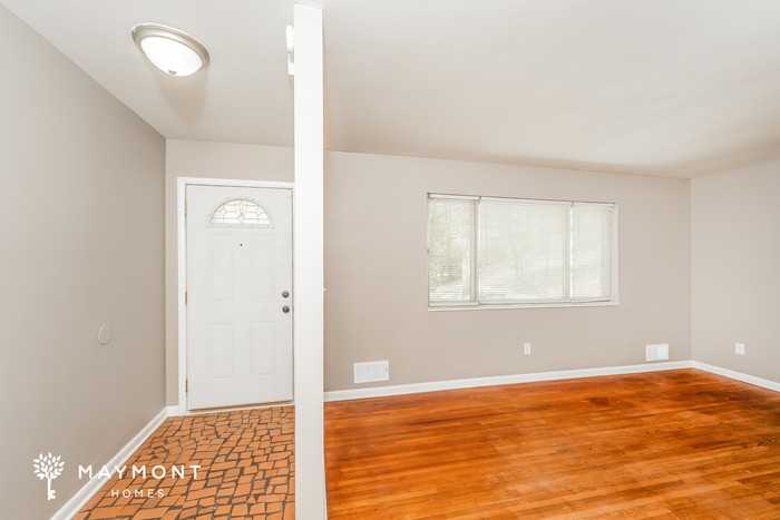 533 Larue St - Photo 5 of 13