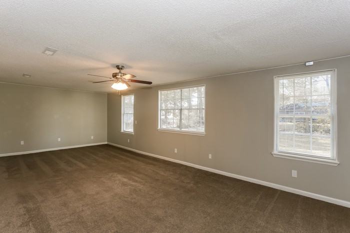 4477 Jenwood St - Photo 3 of 8