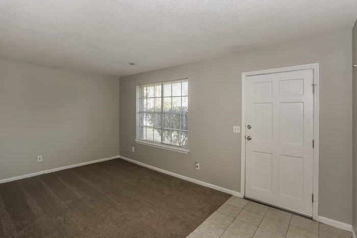 4477 Jenwood St - Photo 5 of 8
