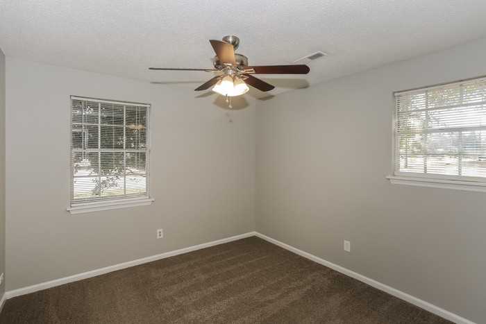 4477 Jenwood St - Photo 6 of 8