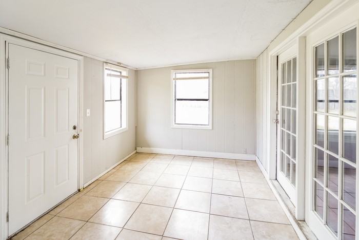 214 Holly Ave - Photo 4 of 11
