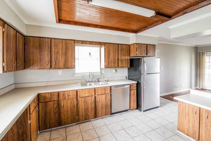 214 Holly Ave - Photo 5 of 11