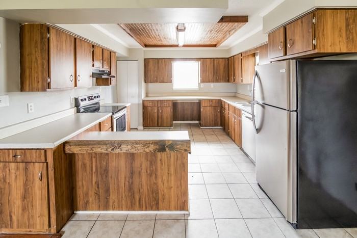 214 Holly Ave - Photo 6 of 11