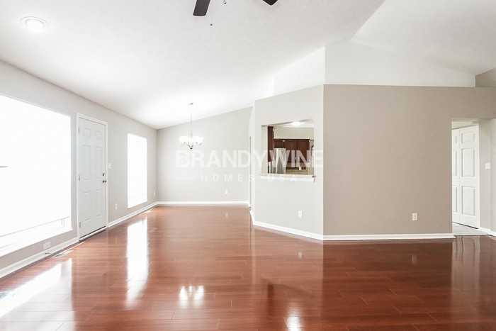 4750 Shadow Pointe Dr - Photo 6 of 23