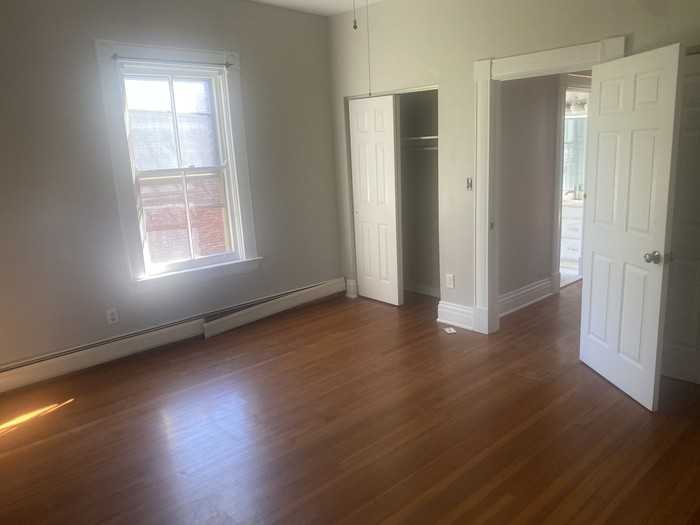 247 W 8th St #A - Photo 5 of 9