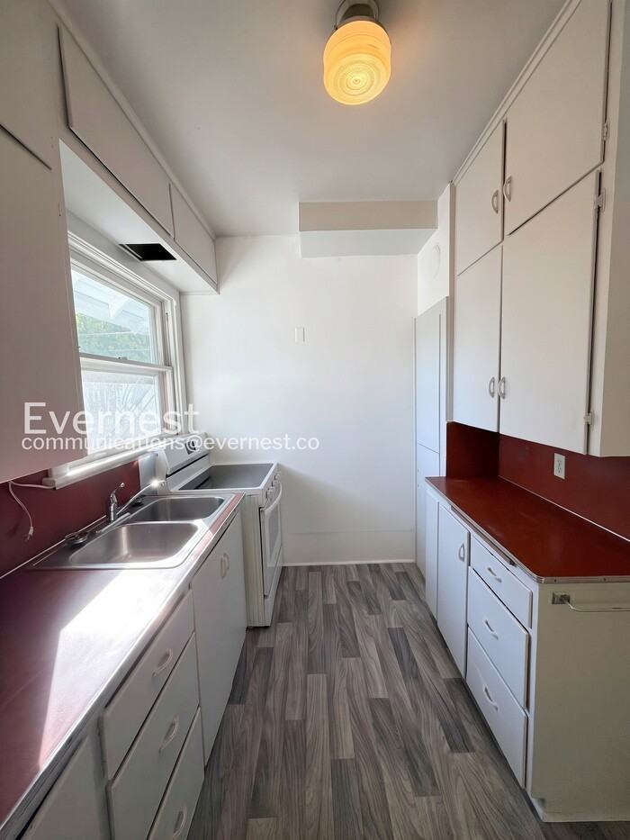 1230 W 10th Ave - Photo 4 of 13