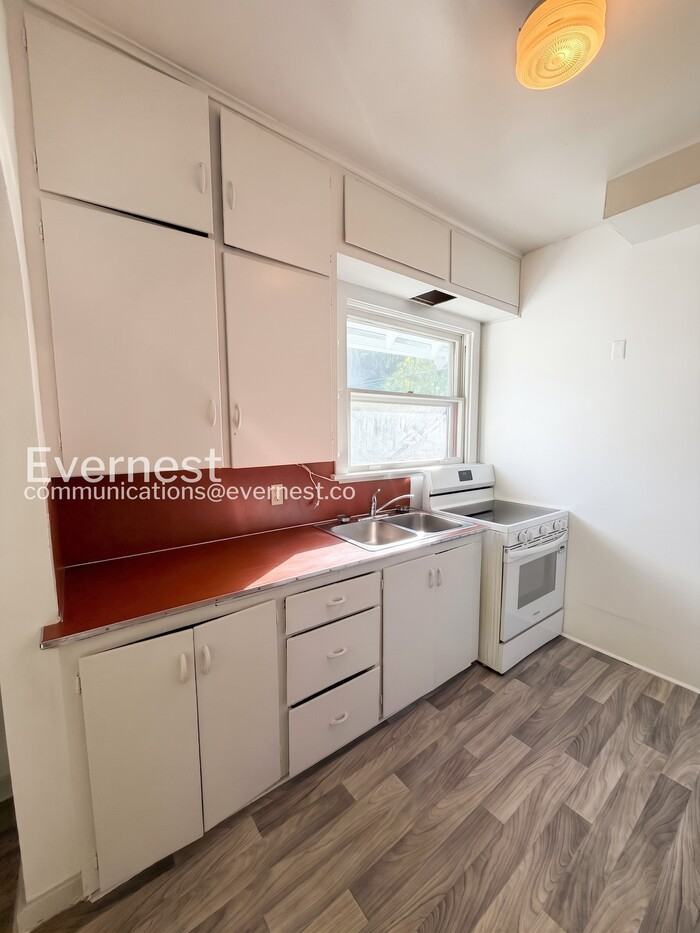 1230 W 10th Ave - Photo 5 of 13