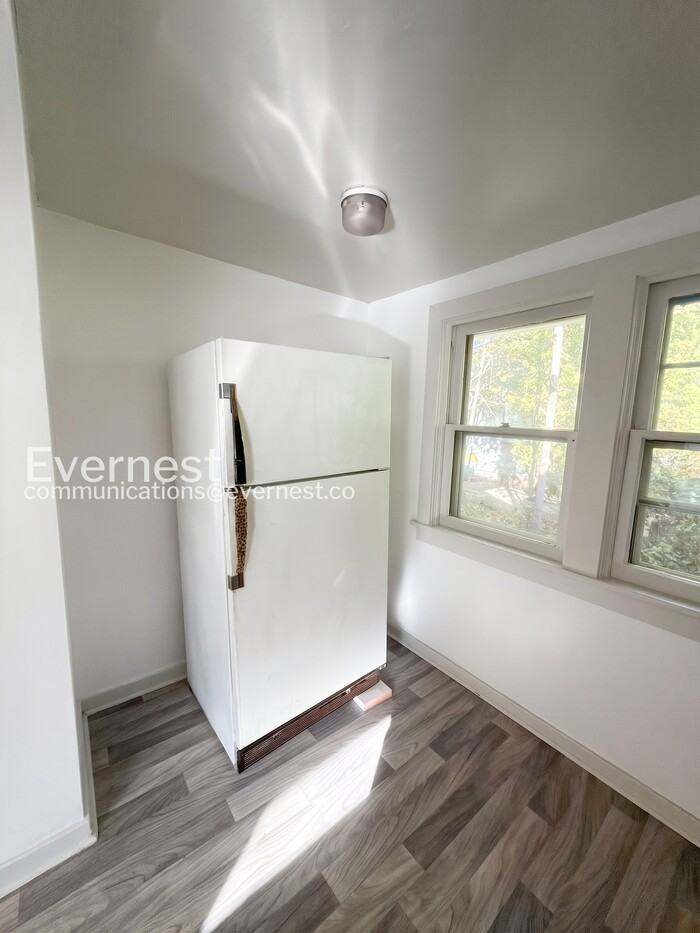 1230 W 10th Ave - Photo 7 of 13