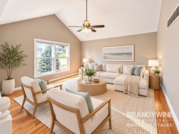 111 Sumac St - Photo 3 of 20