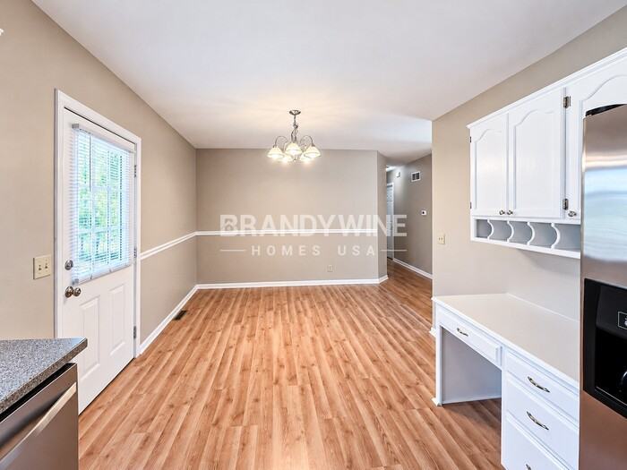 111 Sumac St - Photo 7 of 20