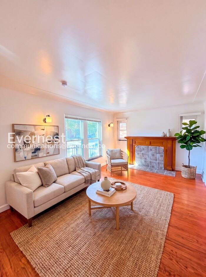 15700 Sorrento St - Photo 2 of 29