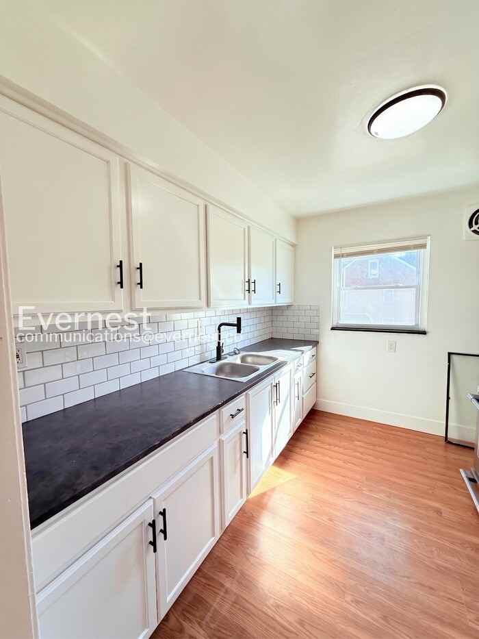 15700 Sorrento St - Photo 6 of 29