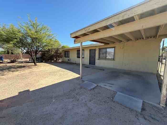 6030 S Fontana Ave - Photo 3 of 19