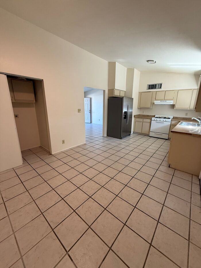 6030 S Fontana Ave - Photo 7 of 19