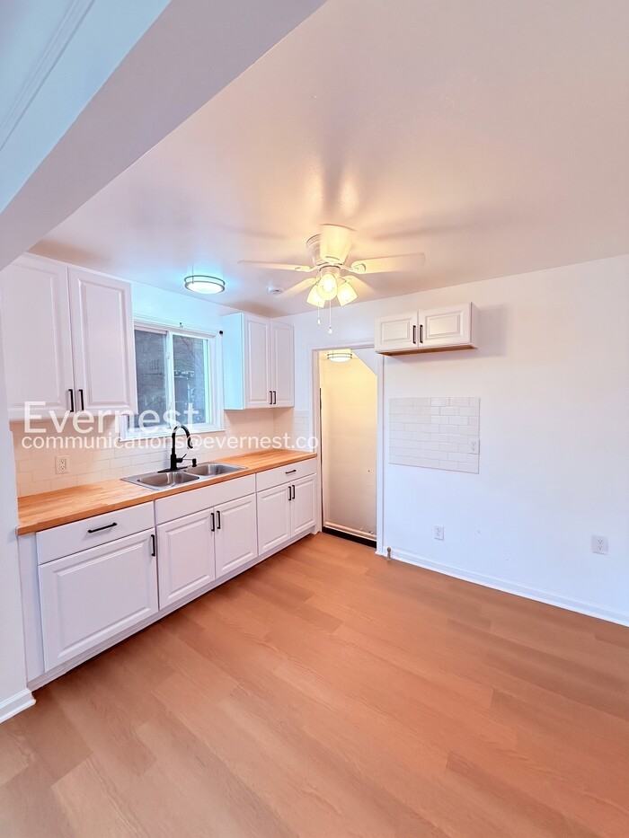 5107 Cadieux Rd - Photo 4 of 26