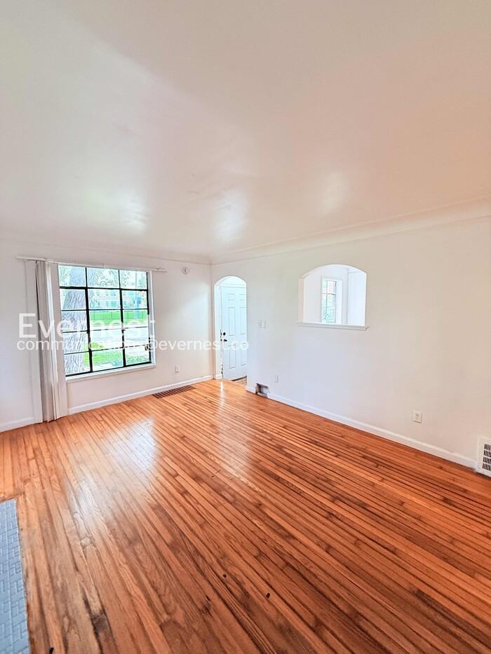5107 Cadieux Rd - Photo 6 of 26