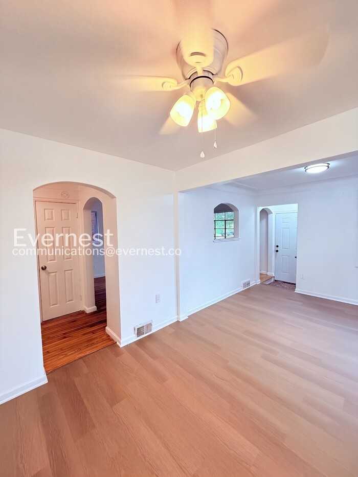 5107 Cadieux Rd - Photo 7 of 26