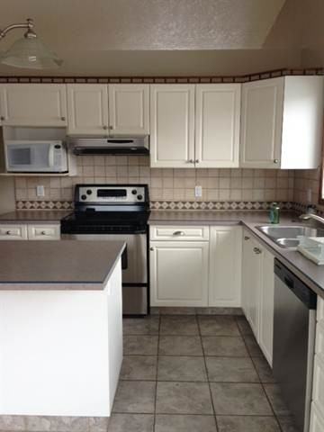 8206 106 St - Photo 3 of 8