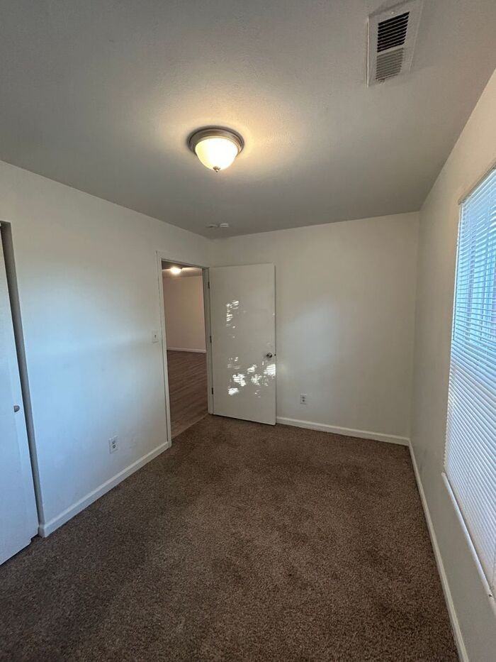 3745 Garfield Ave - Photo 5 of 12