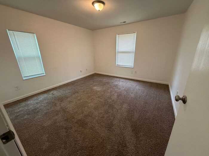 3745 Garfield Ave - Photo 7 of 12