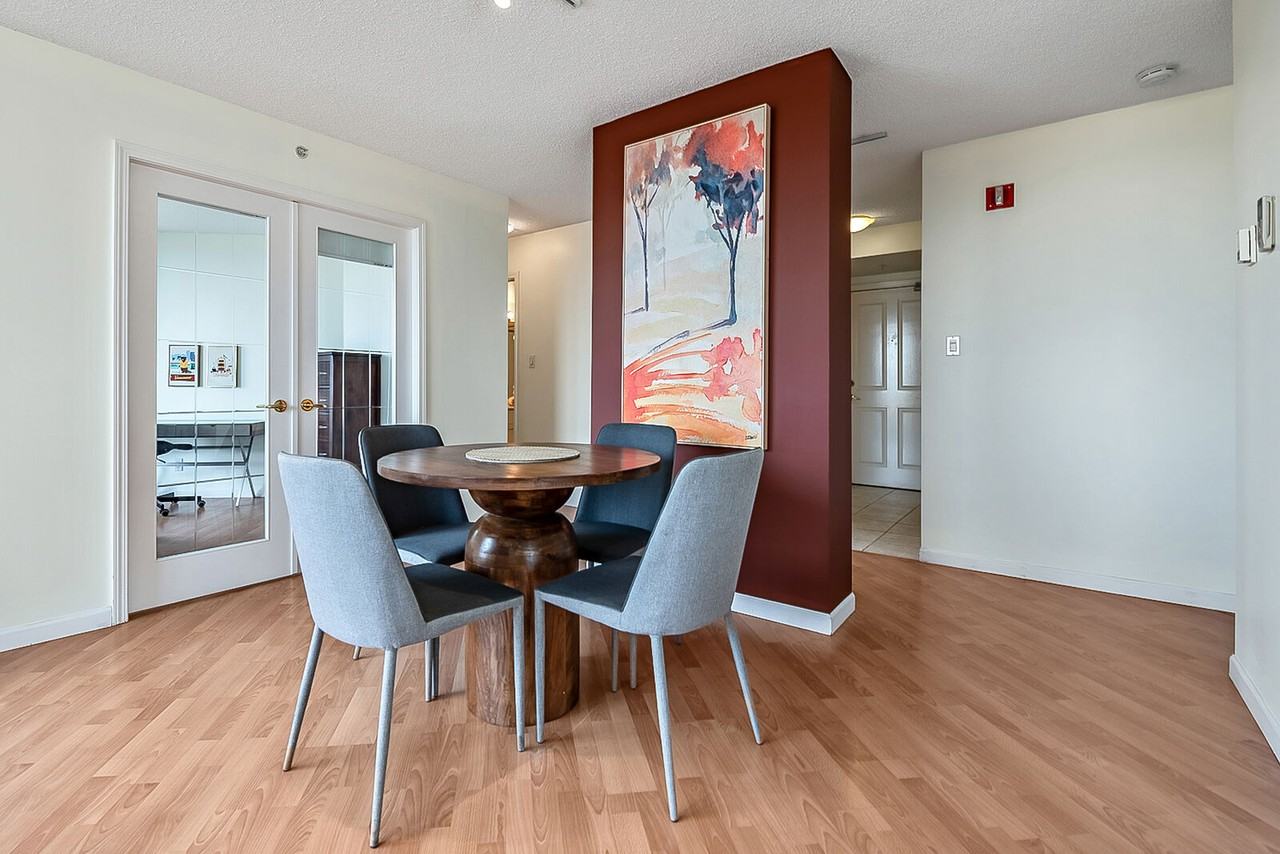 804 3 Ave Sw - Photo 3 of 12