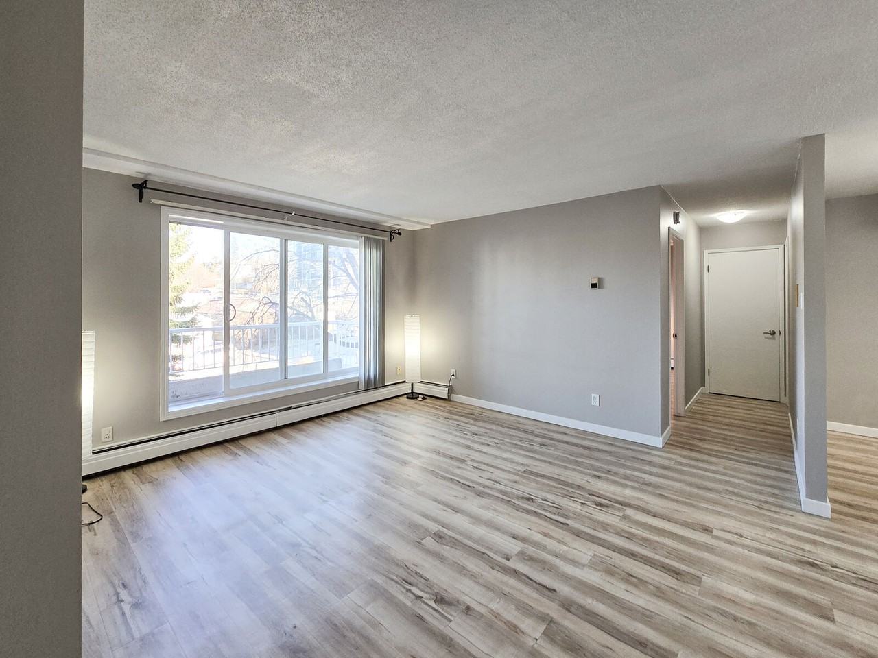 2516 17 St Sw - Photo 5 of 24