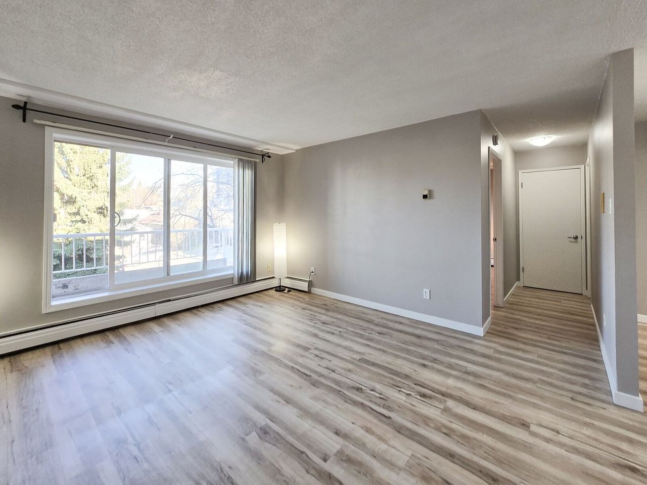 2516 17 St Sw - Photo 7 of 24