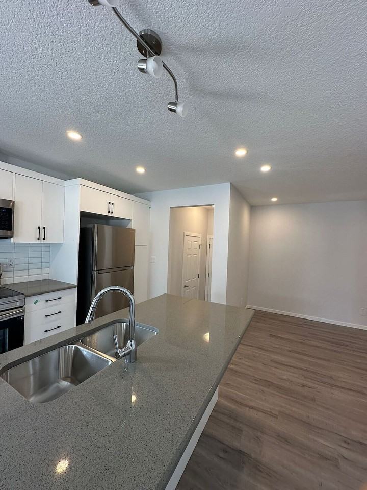 45 Carringwood Close Nw - Photo 2 of 19