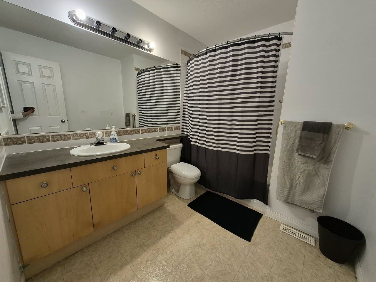 132 -132 Simcoe Pl Sw - Photo 2 of 21
