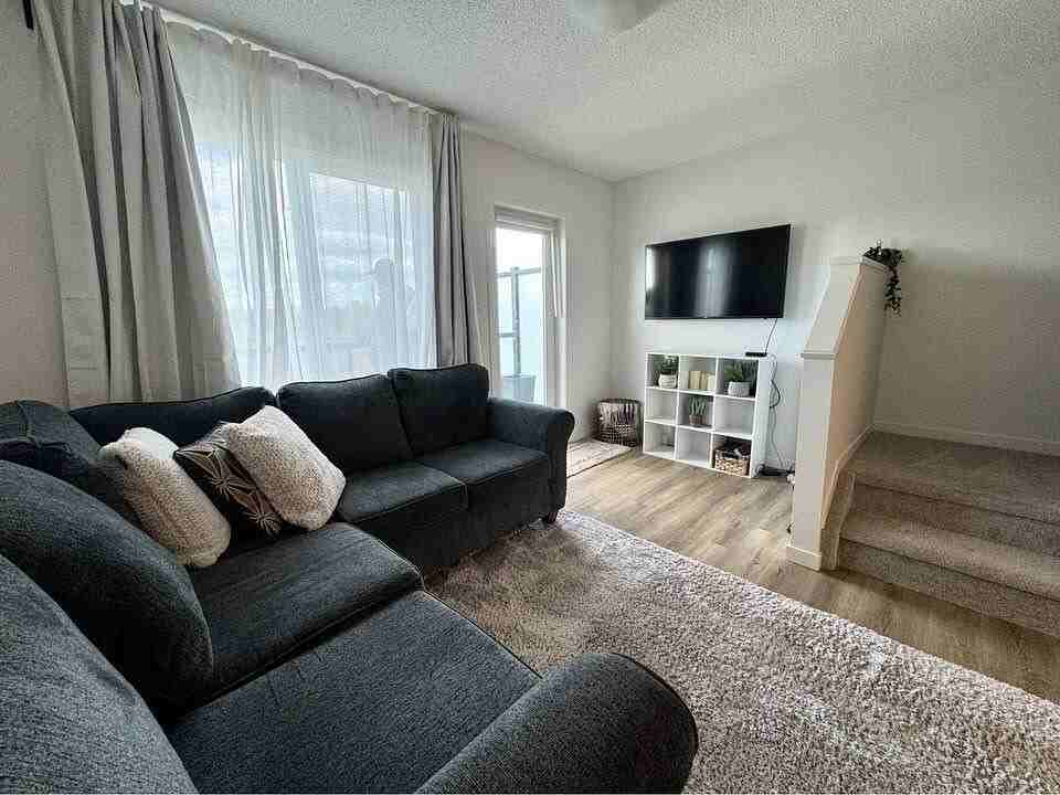 261 Marquis Blvd Ne - Photo 2 of 20