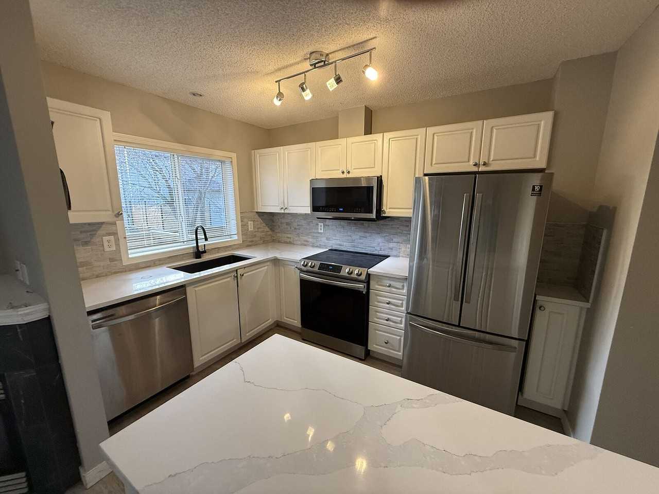 176 Stonemere Pl - Photo 2 of 20