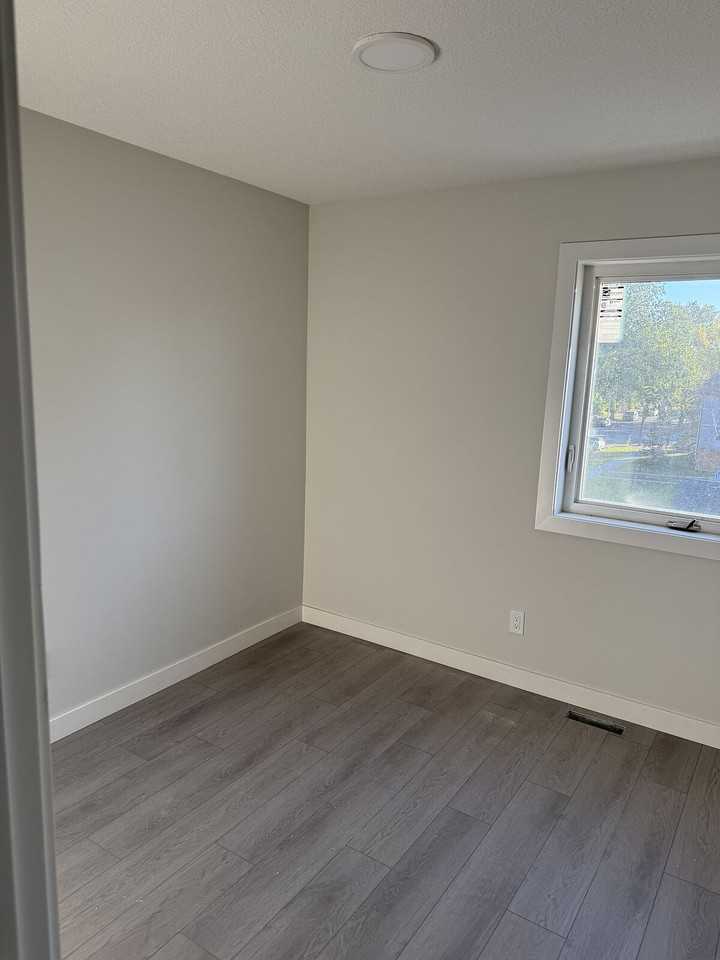 12955 116 St Nw - Photo 3 of 7