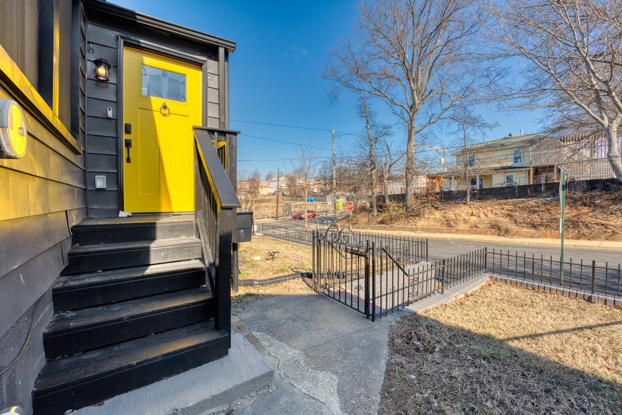 5503 Jay St Ne #NA - Photo 2 of 33
