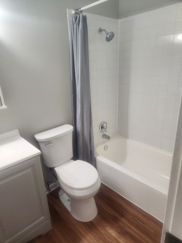 226 Shorewood Dr #2C - Photo 2 of 9