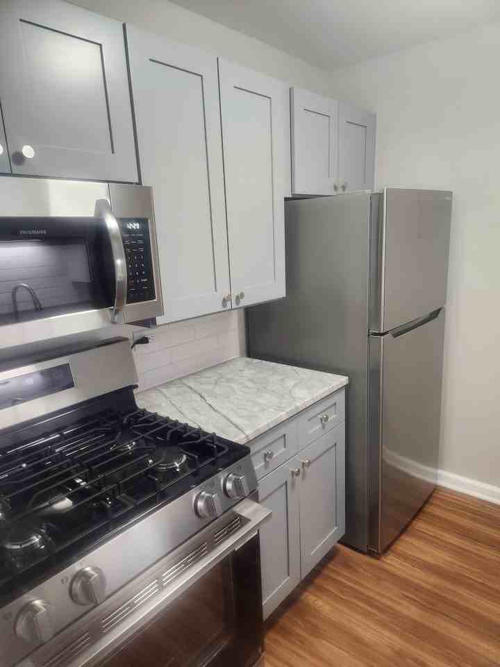 226 Shorewood Dr #2C - Photo 3 of 9