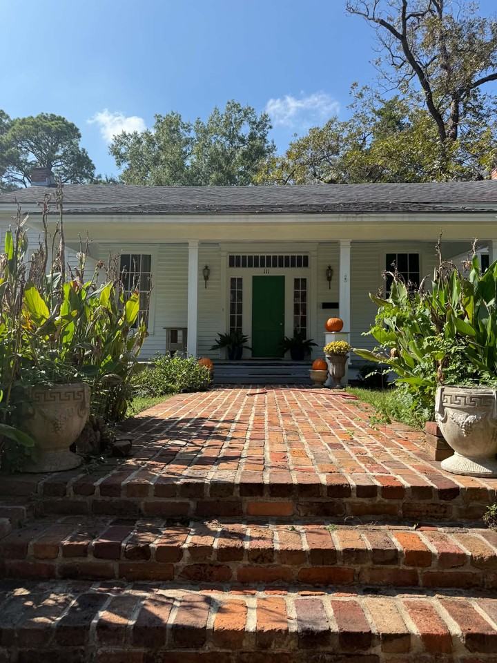 111 S Owens St #NA - Photo 2 of 34