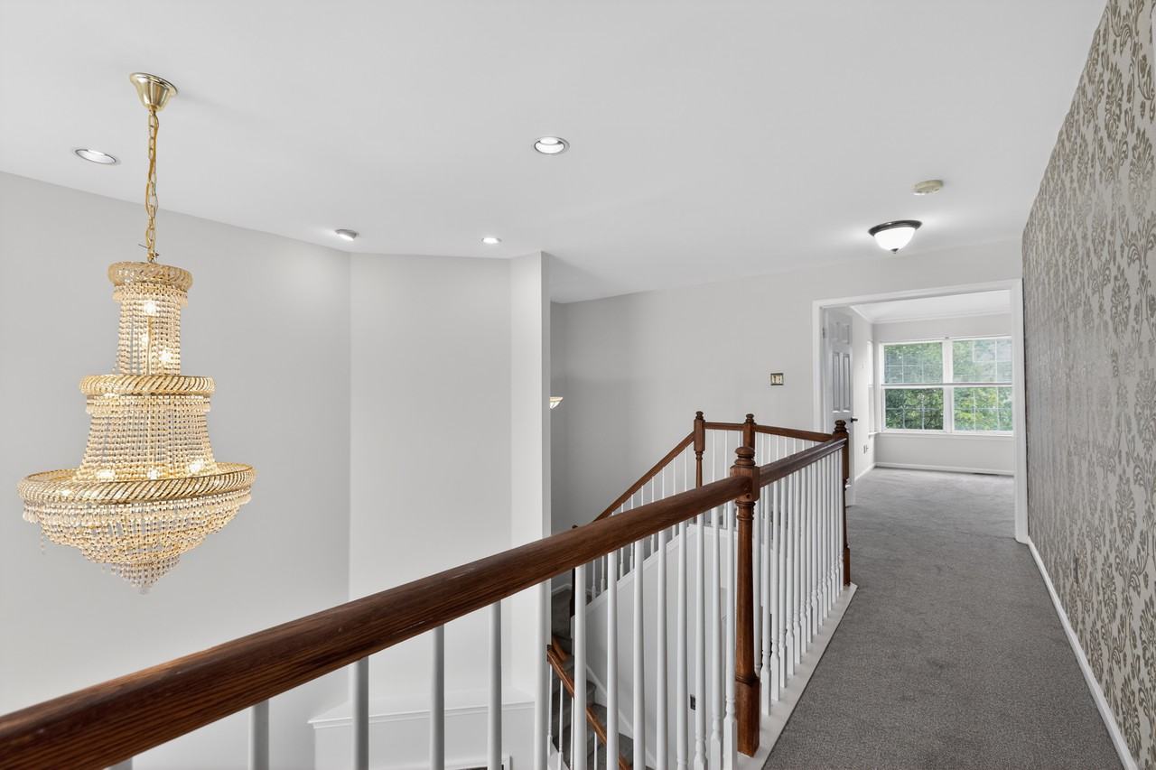 22 Victoria Cir - Photo 2 of 13