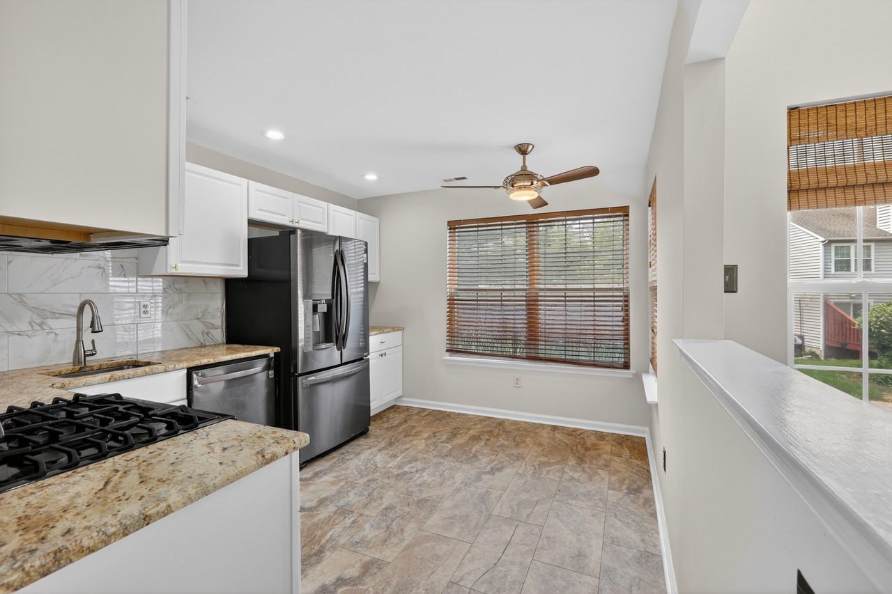 22 Victoria Cir - Photo 3 of 13