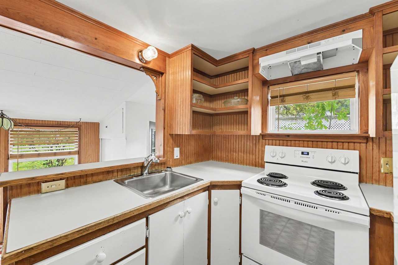 623 W 8th St #NA - Photo 3 of 16