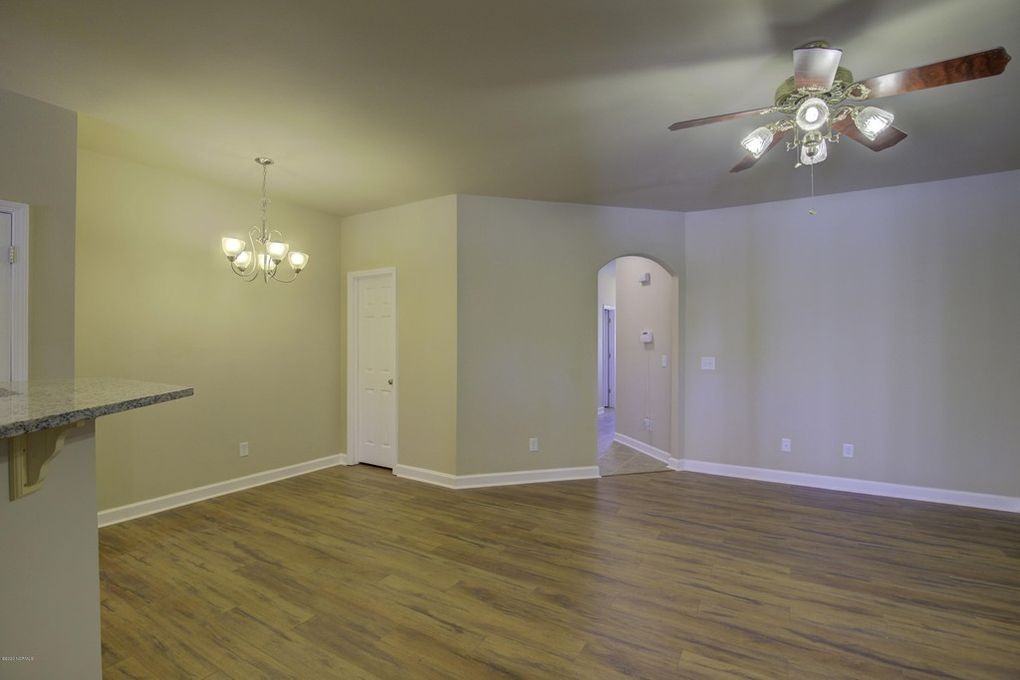 303 Cedar Island Trl #NA - Photo 2 of 27
