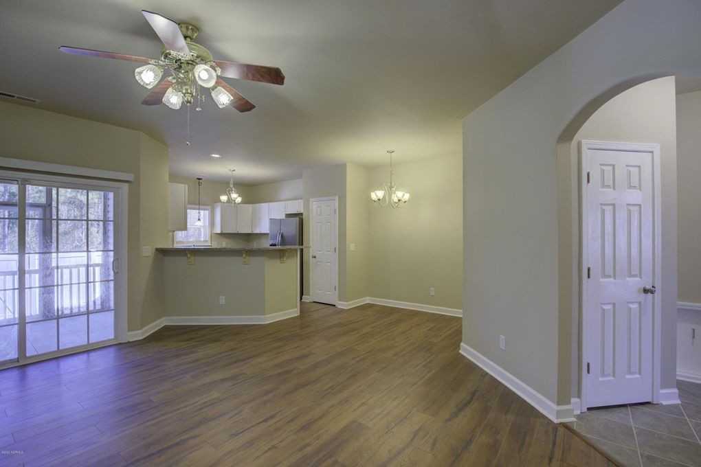 303 Cedar Island Trl #NA - Photo 6 of 27