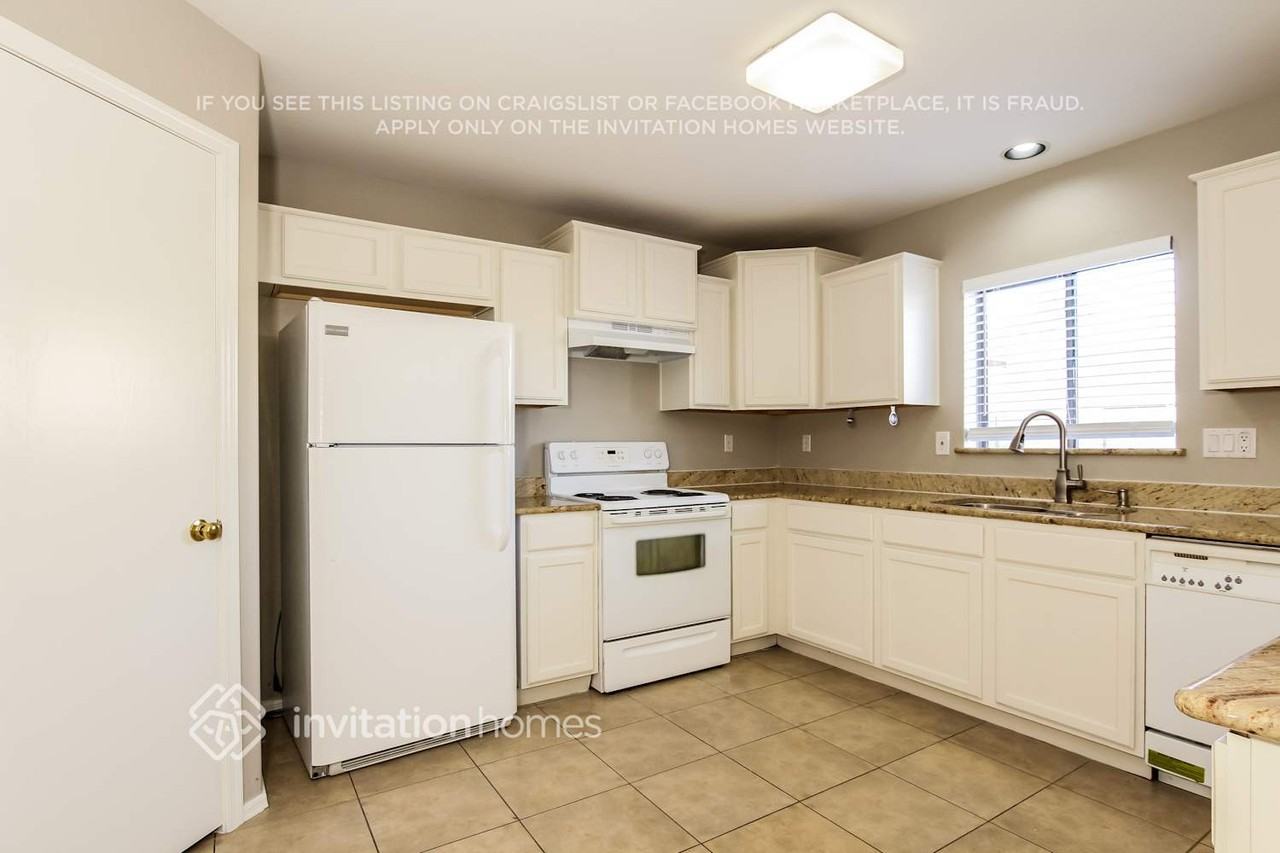 12406 W Bloomfield Rd - Photo 5 of 16