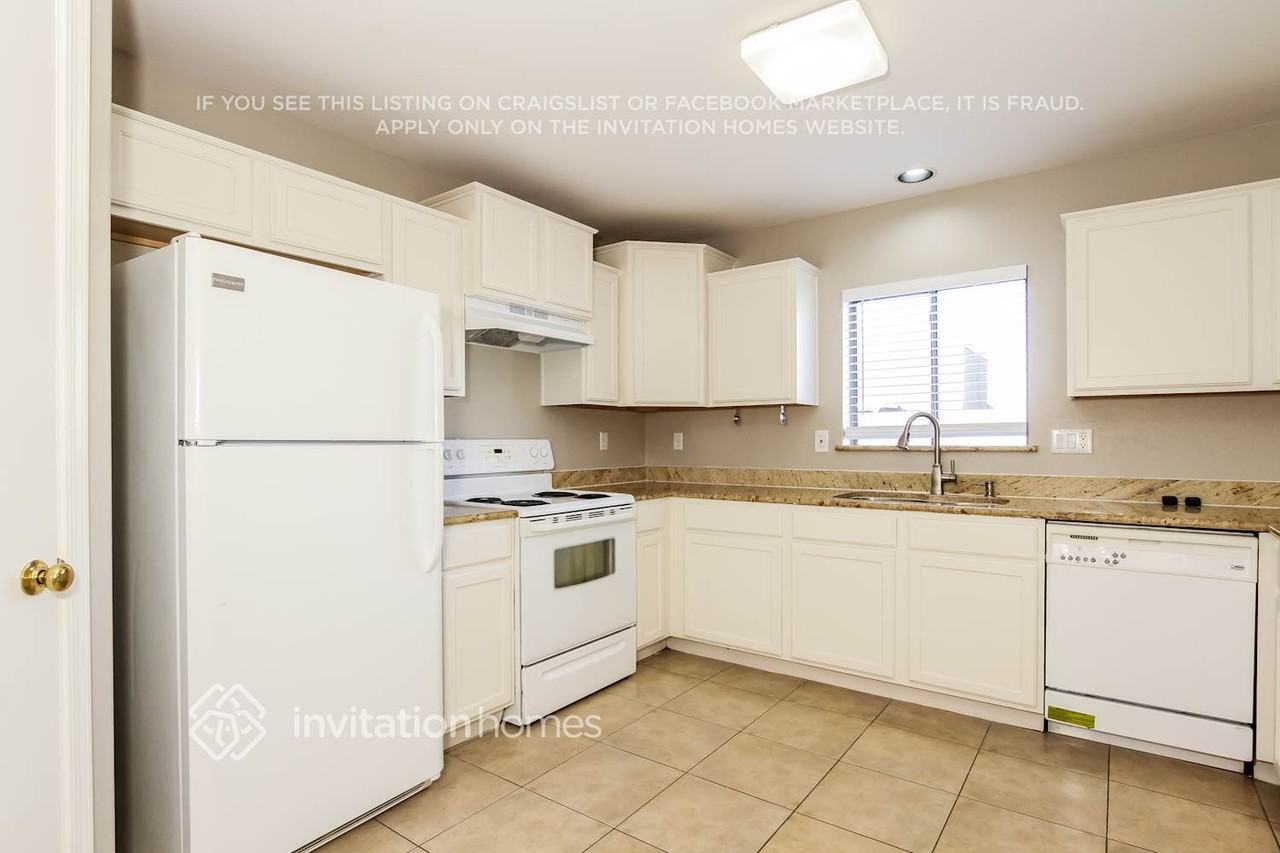 12406 W Bloomfield Rd - Photo 6 of 16