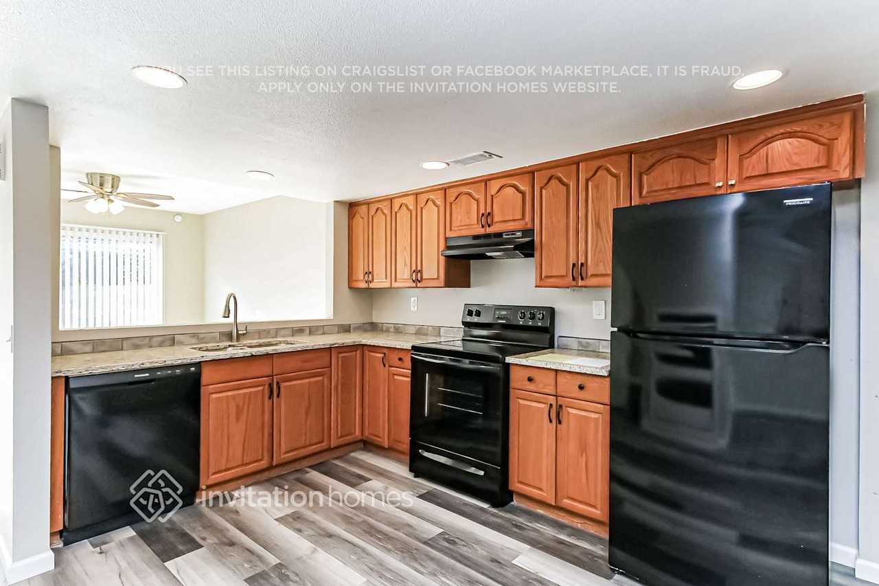 2717 W Estrella Dr - Photo 4 of 16