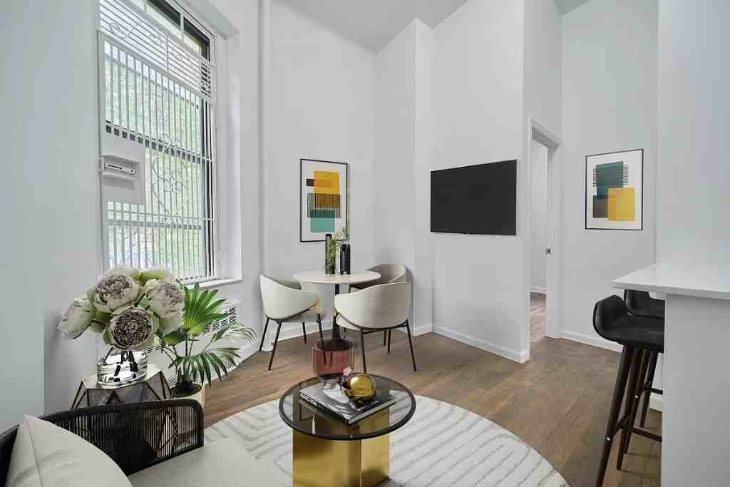 Norfolk St #6 - Photo 4 of 8