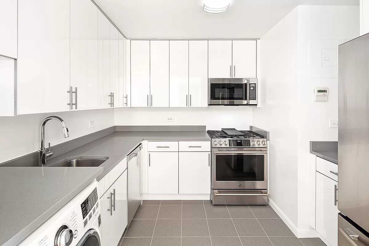 S End Ave #18V - Photo 5 of 12