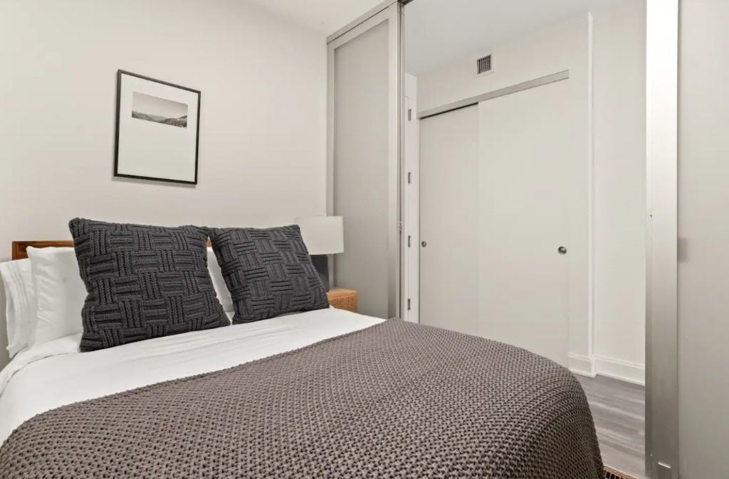 Hanover Sq #4R - Photo 5 of 11