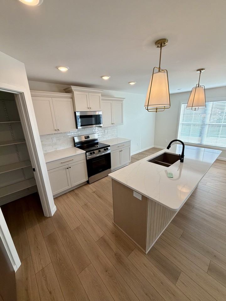 12811 Halle Dr #1 - Photo 3 of 17