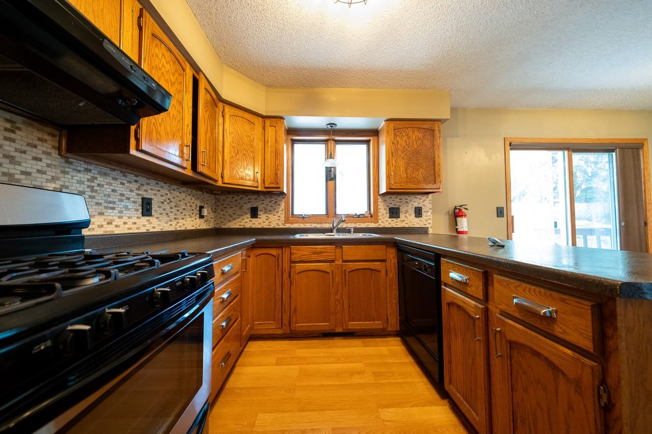 1654 Currie St N #1 - Photo 7 of 28